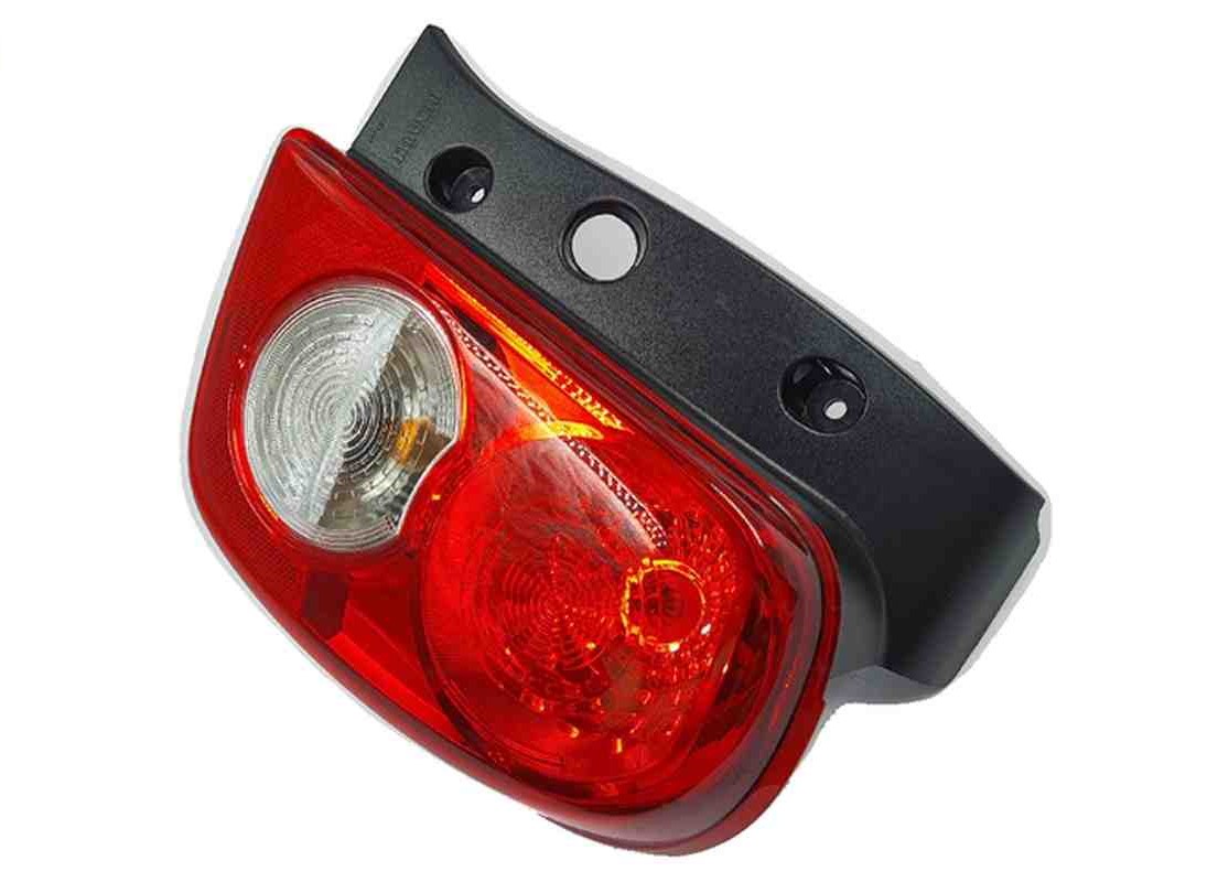 Renault, Nissan, Mitsubishi- Taillight, LAMP ASSY-REAR COMBINATION RH 265503HH0A